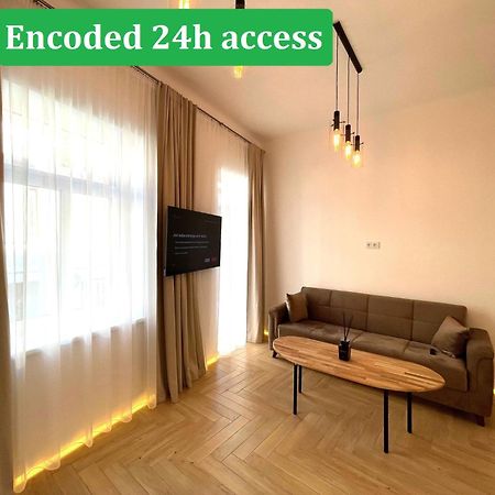 Picturesque Old Town Apartment With Charming Balcony Kaunas Bagian luar foto
