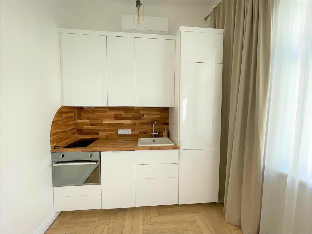 Picturesque Old Town Apartment With Charming Balcony Kaunas Bagian luar foto