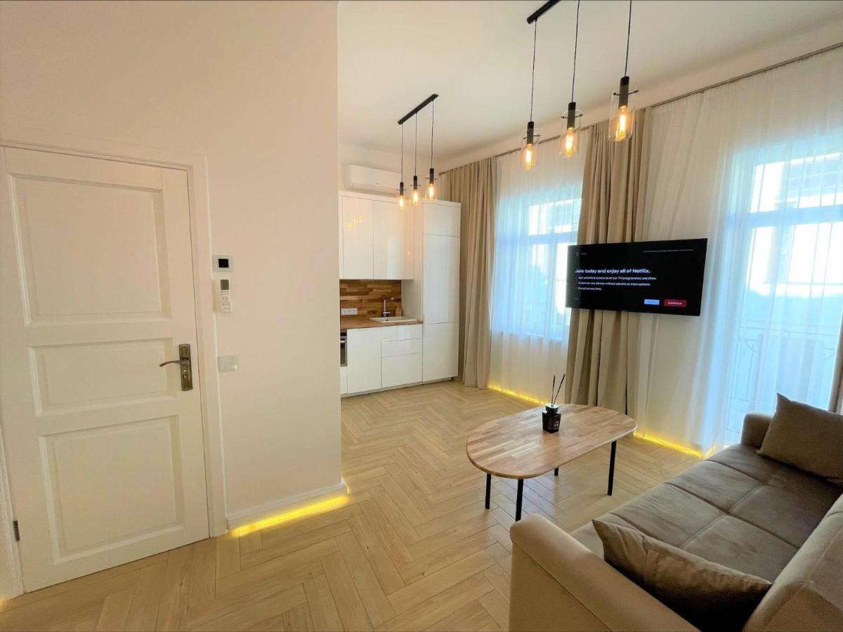 Picturesque Old Town Apartment With Charming Balcony Kaunas Bagian luar foto