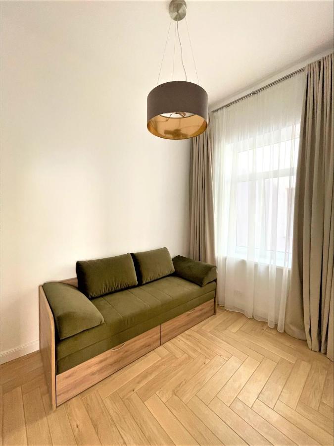 Picturesque Old Town Apartment With Charming Balcony Kaunas Bagian luar foto