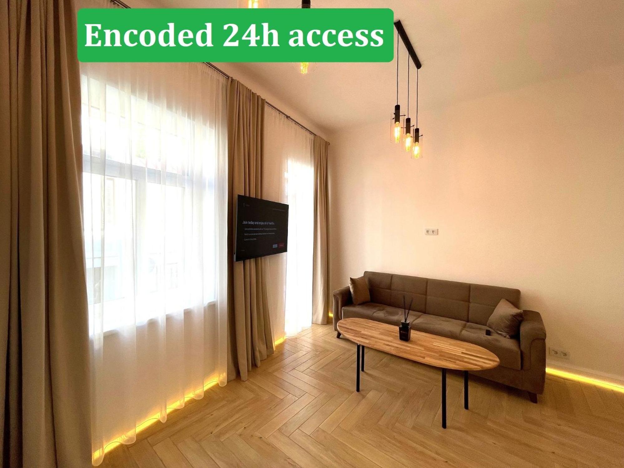 Picturesque Old Town Apartment With Charming Balcony Kaunas Bagian luar foto
