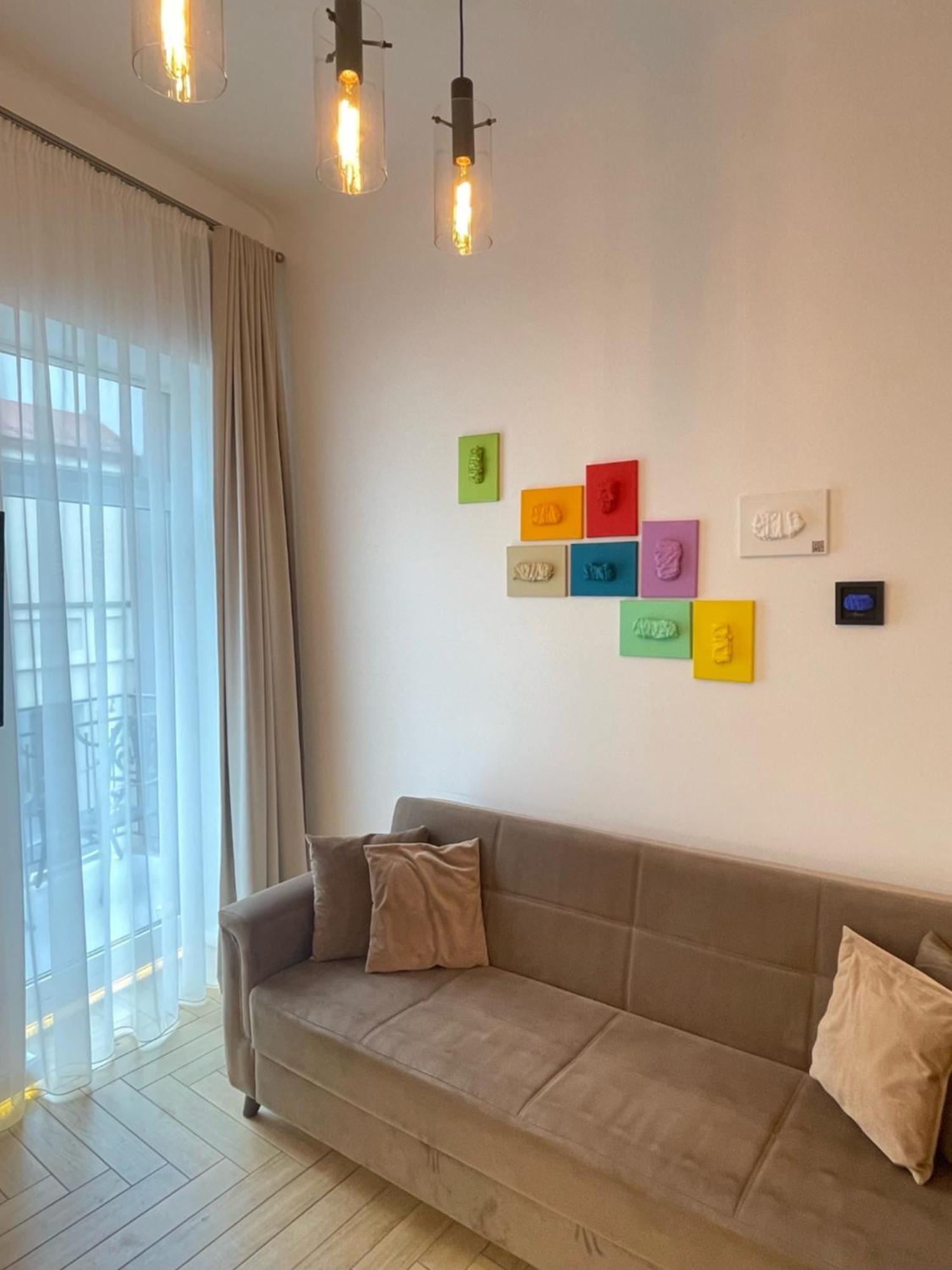Picturesque Old Town Apartment With Charming Balcony Kaunas Bagian luar foto