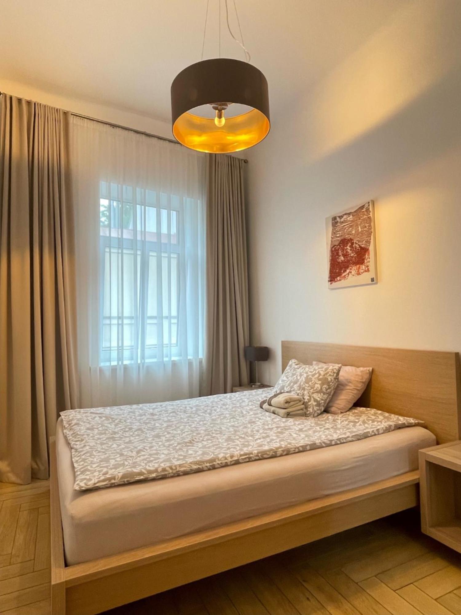 Picturesque Old Town Apartment With Charming Balcony Kaunas Bagian luar foto