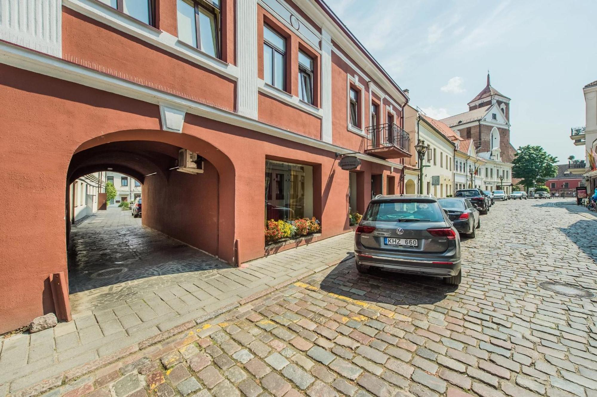 Picturesque Old Town Apartment With Charming Balcony Kaunas Bagian luar foto